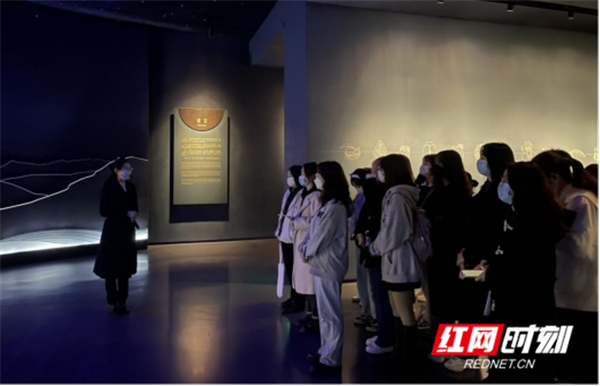 湖南师大外国语学院开展湖湘文化国际传播“探究式”学习459.png 湖南师大外国语学院开展湖湘文化国际传播“探究式”学习459.png